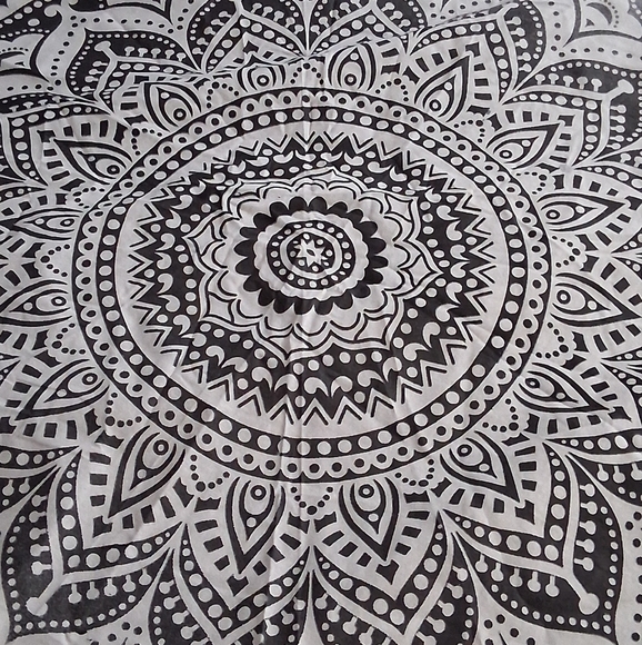 NEW Mandala Print With Fringe - Picture 4 of 8